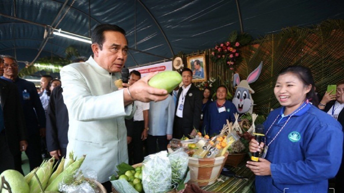 "บิ๊กตู่" ปลุกคนจันทบุรีรวมเลือดเนื้อชาติเชื้อไทย "บิ๊กตู่" ปลุกคนจันทบุรีรวมเลือดเนื้อชาติเชื้อไทย