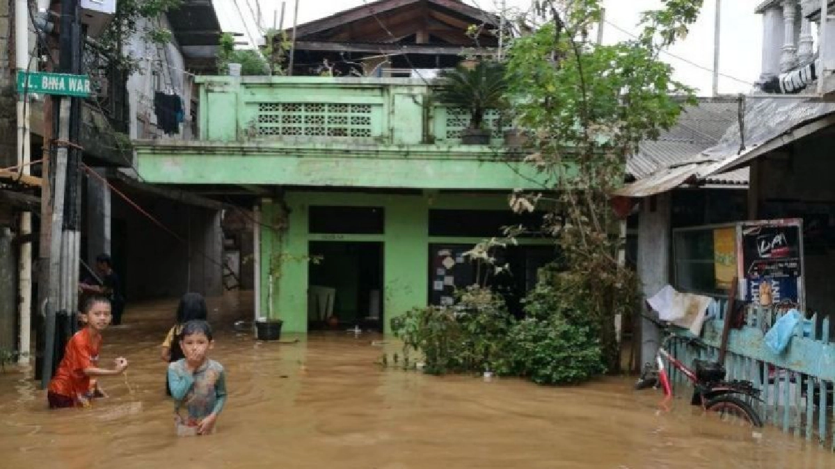 “จาการ์ตา”อ่วม !! ดินถล่ม-น้ำท่วมตาย 4