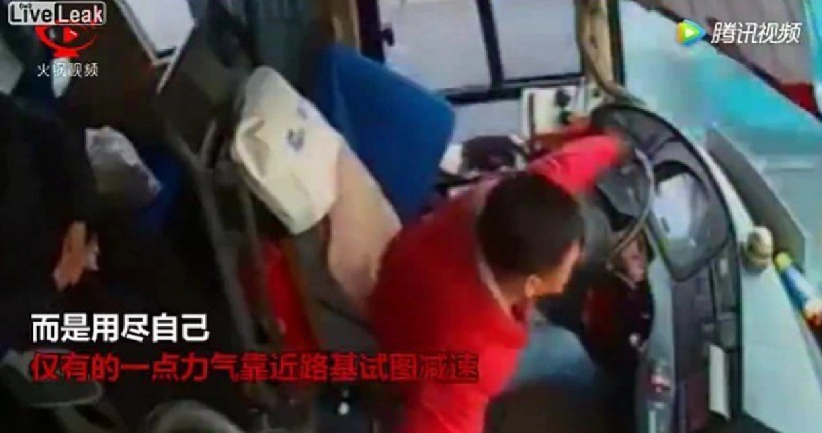 “คนขับรถเมล์”วูบดับคาพวงมาลัย (มีคลิป) “คนขับรถเมล์”วูบดับคาพวงมาลัย (มีคลิป)