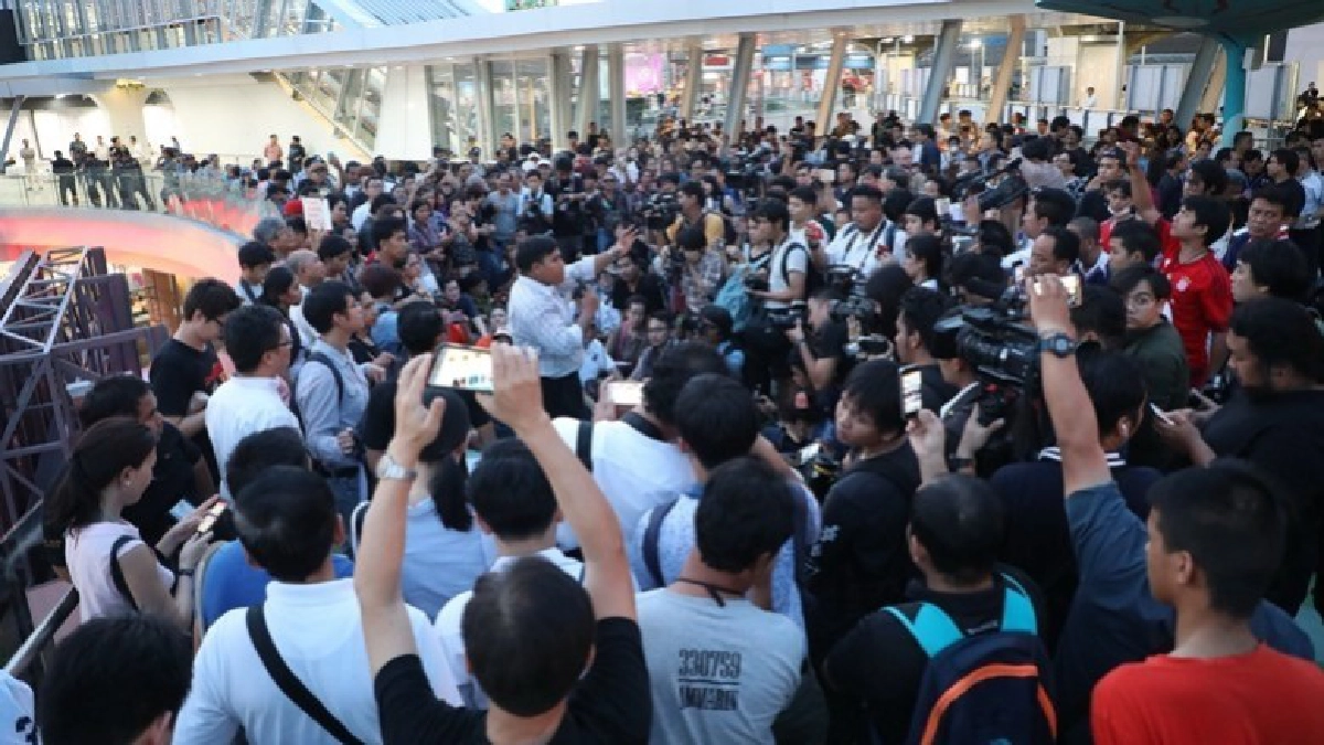 จ่อยื่นศาลรธน. พิทักษ์สิทธิ-เสรีภาพปชช. รวมตัวทำกิจกรรม จ่อยื่นศาลรธน. พิทักษ์สิทธิ-เสรีภาพปชช. รวมตัวทำกิจกรรม