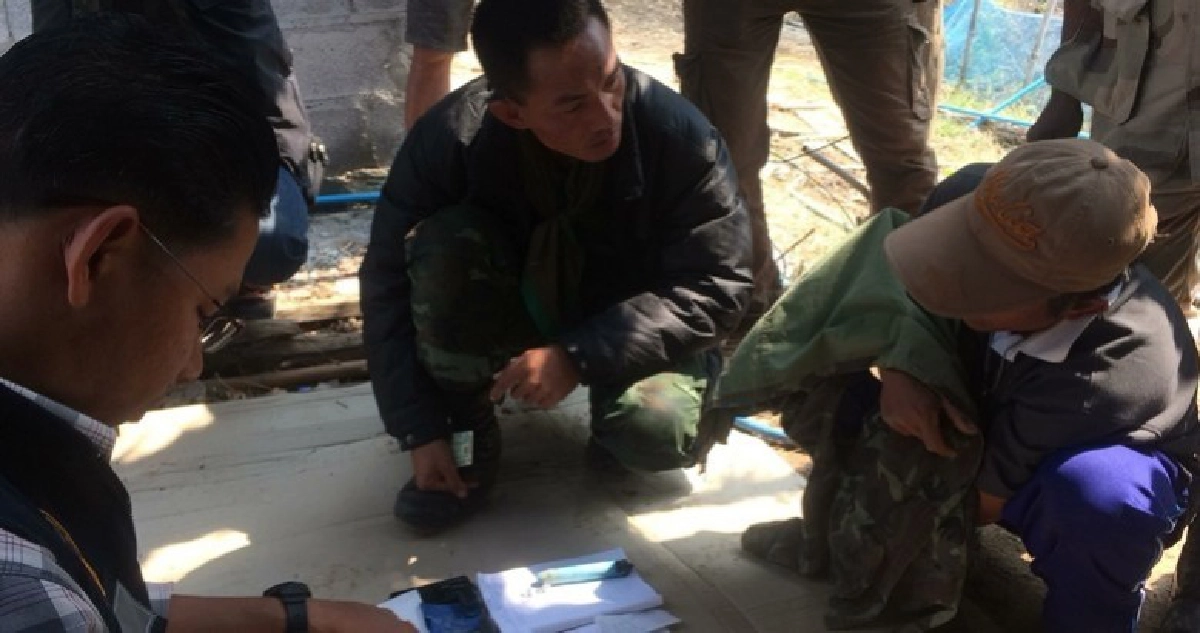 บุกจับพ่อค้ายาบ้า-ลูกค้ายังโทรไม่หยุด บุกจับพ่อค้ายาบ้า-ลูกค้ายังโทรไม่หยุด