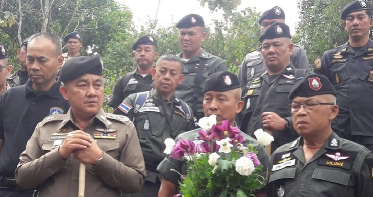 ‘ศรีวราห์’ ลงพื้นที่ทำลายไร่ฝิ่น ‘ศรีวราห์’ ลงพื้นที่ทำลายไร่ฝิ่น