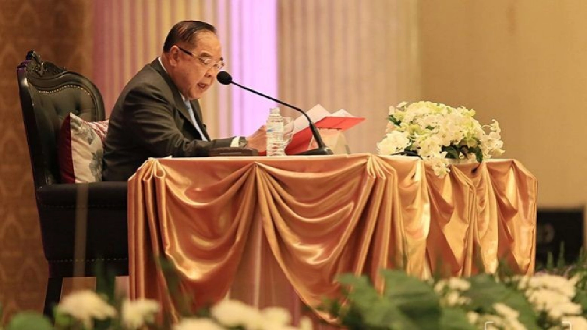 "บิ๊กป้อม" มอบนโยบายขรก. "ไทยนิยมยั่งยืน" "บิ๊กป้อม" มอบนโยบายขรก. "ไทยนิยมยั่งยืน"