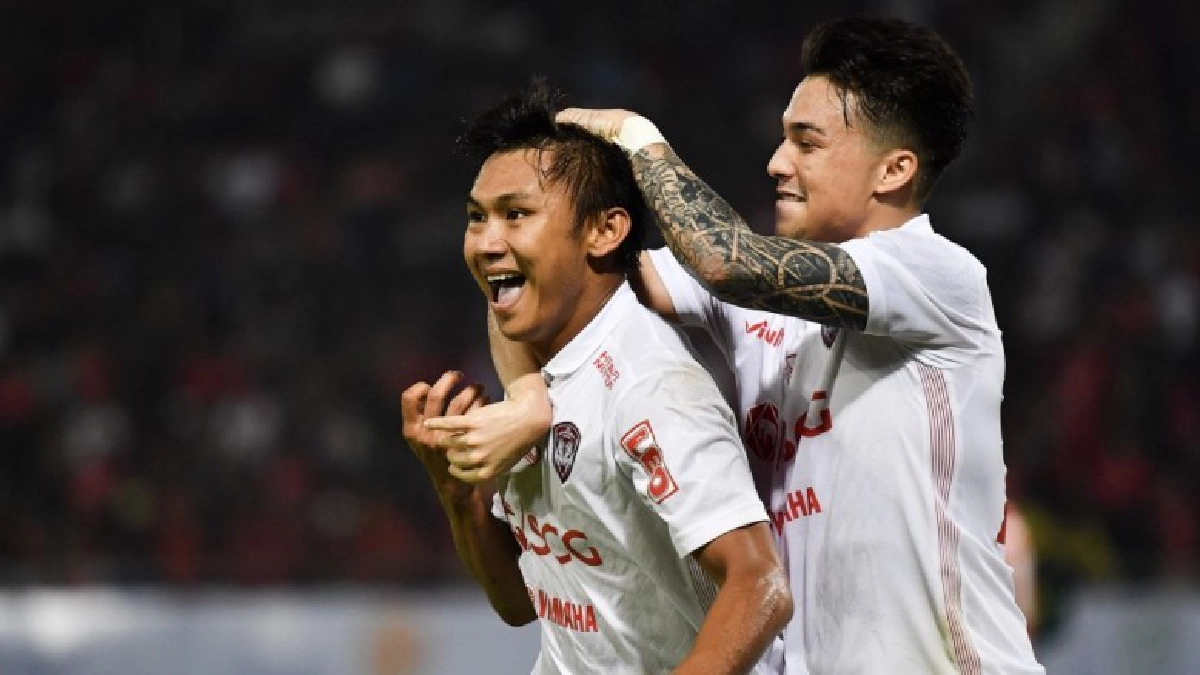 "เจนรบ"กดแฮททริก "เมืองทองฯ" บุกชนะ "แบงค็อก" 3-2 "เจนรบ"กดแฮททริก "เมืองทองฯ" บุกชนะ "แบงค็อก" 3-2