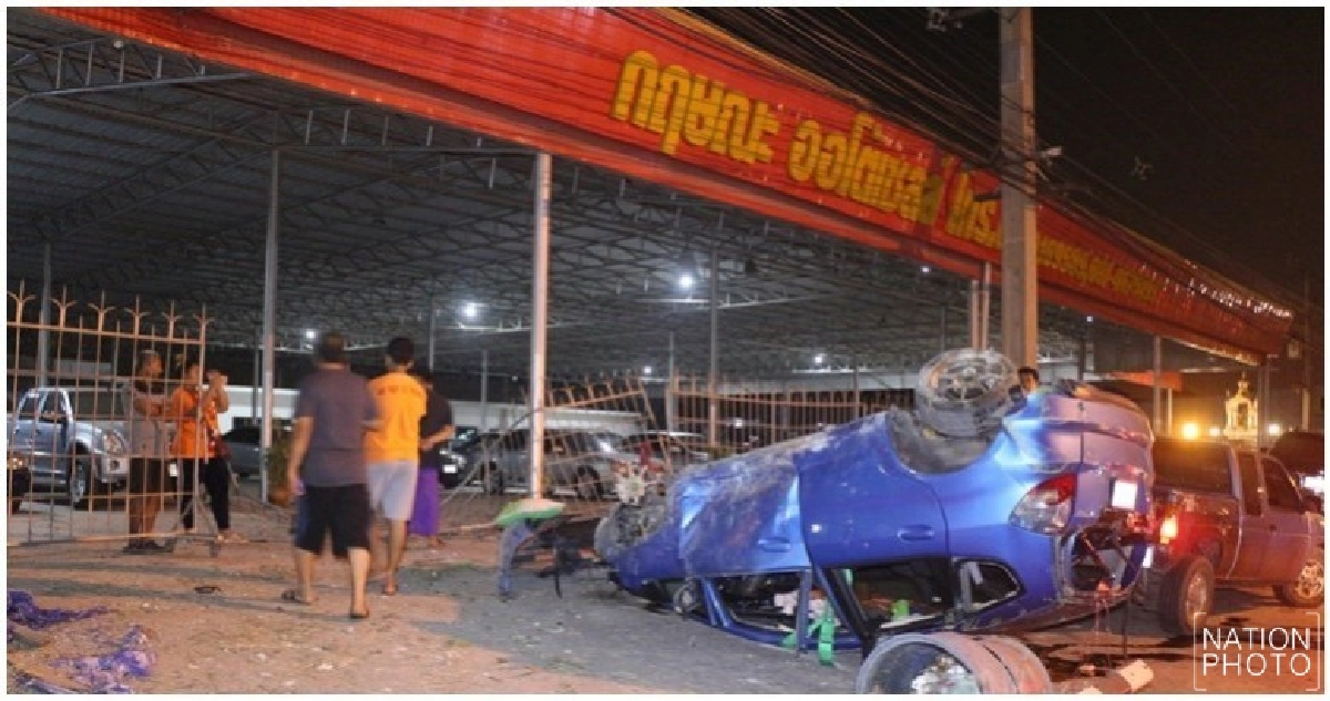 ซิ่งเก๋งแหกโค้งชนรั้วร้านรับซื้อรถมือสอง สาหัส2