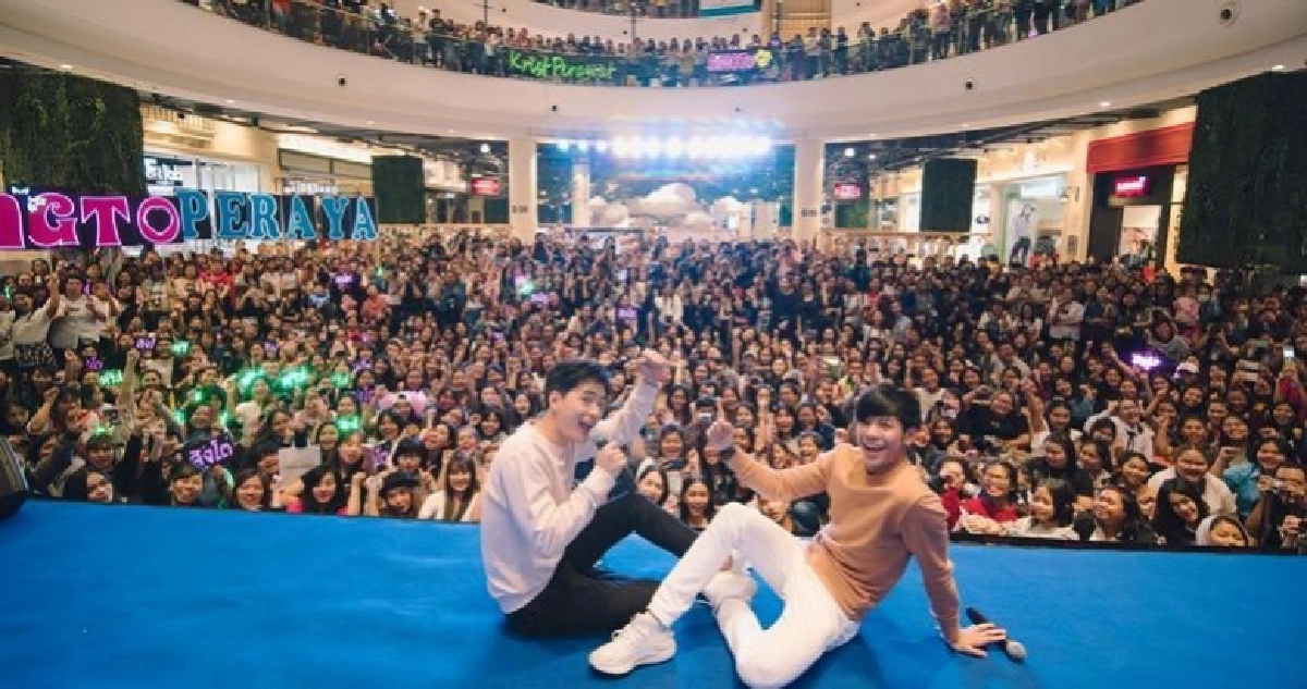 “คริส-สิง” ส่งต่อความจิ้นบุกเทอร์มินอล21 โคราช ห้างแทบแตก! “คริส-สิง” ส่งต่อความจิ้นบุกเทอร์มินอล21 โคราช ห้างแทบแตก!