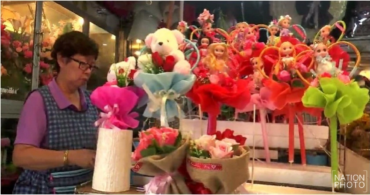 ร้านดอกไม้โคราชคึกคัก!! ราคากุหลาบพุ่งรับวาเลนไทน์ ร้านดอกไม้โคราชคึกคัก!! ราคากุหลาบพุ่งรับวาเลนไทน์