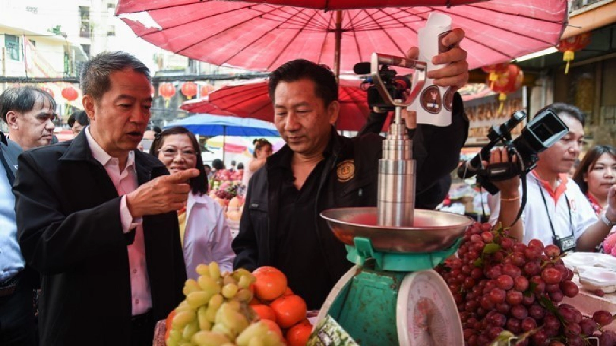 ตรวจสอบสินค้าตรุษจีนย่านเยาวราช (ภาพชุด) ตรวจสอบสินค้าตรุษจีนย่านเยาวราช (ภาพชุด)
