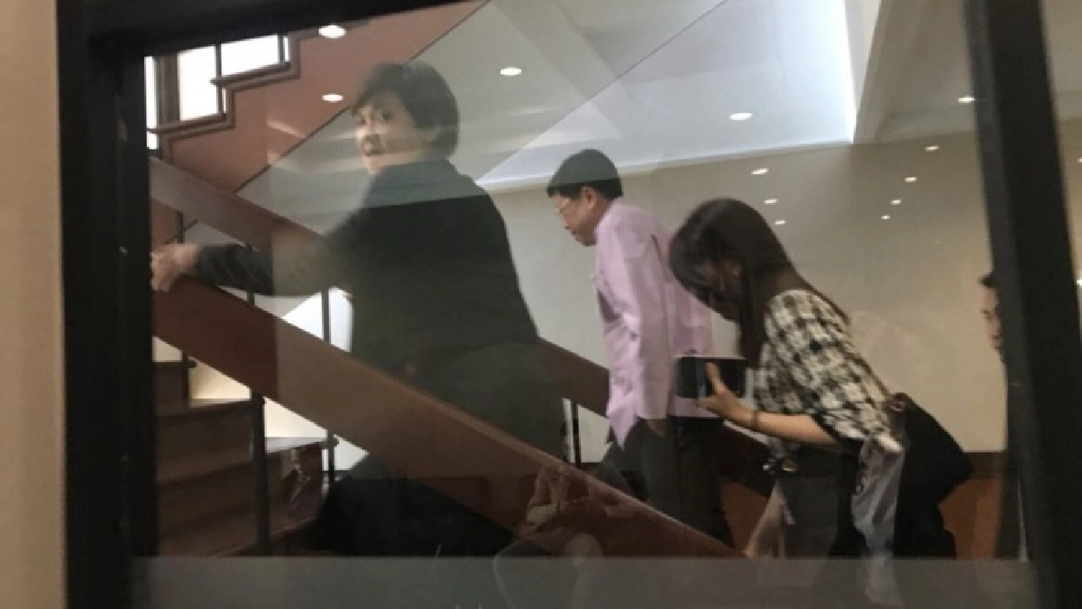 "หมอธี" ถึงทำเนียบฯ แล้ว "หมอธี" ถึงทำเนียบฯ แล้ว