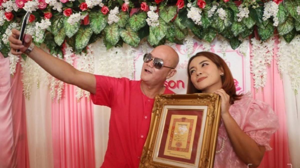 “วาเลนไทน์” คึก คู่รักแห่จดทะเบียนบางรัก “วาเลนไทน์” คึก คู่รักแห่จดทะเบียนบางรัก