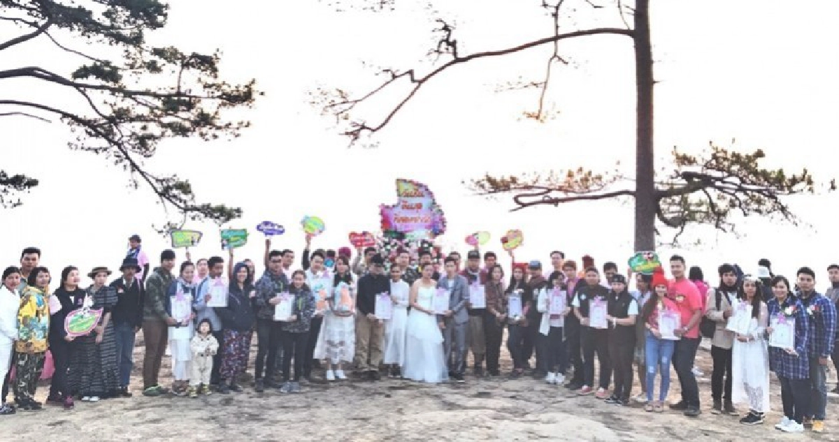 วาเลนไทน์ 14 คู่รักพิชิตยอดภูกระดึงจดทะเบียนสมรส วาเลนไทน์ 14 คู่รักพิชิตยอดภูกระดึงจดทะเบียนสมรส