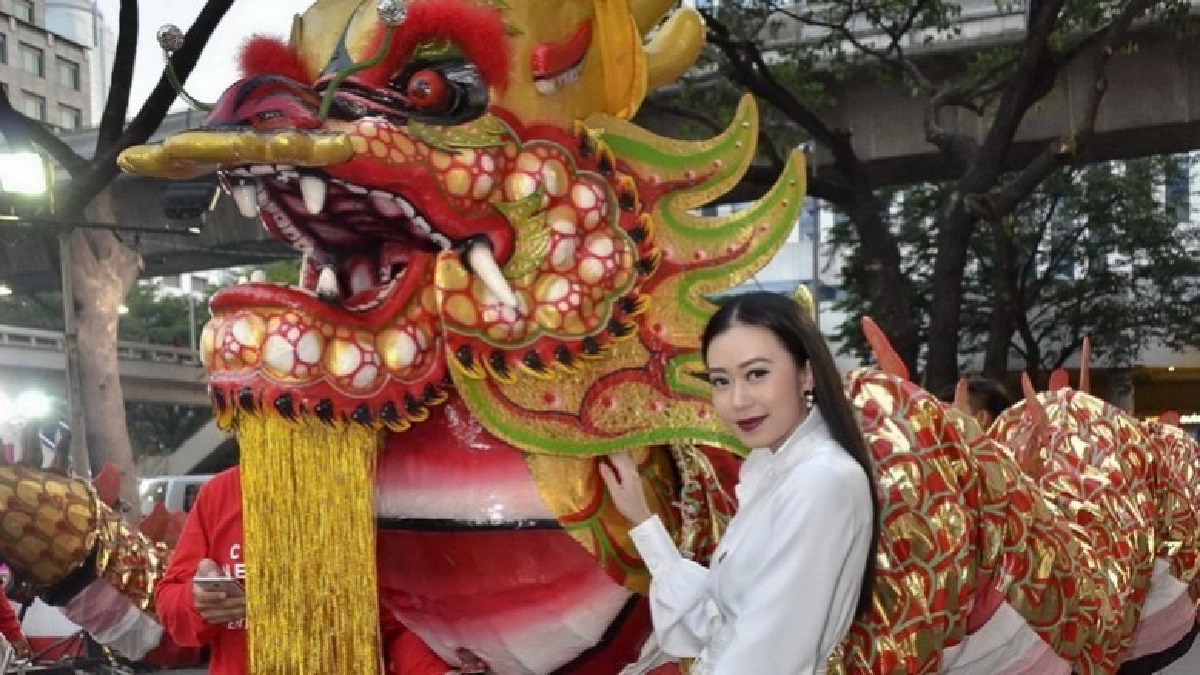 เชิดมังกรอวยชัยให้พรรับปีจอ