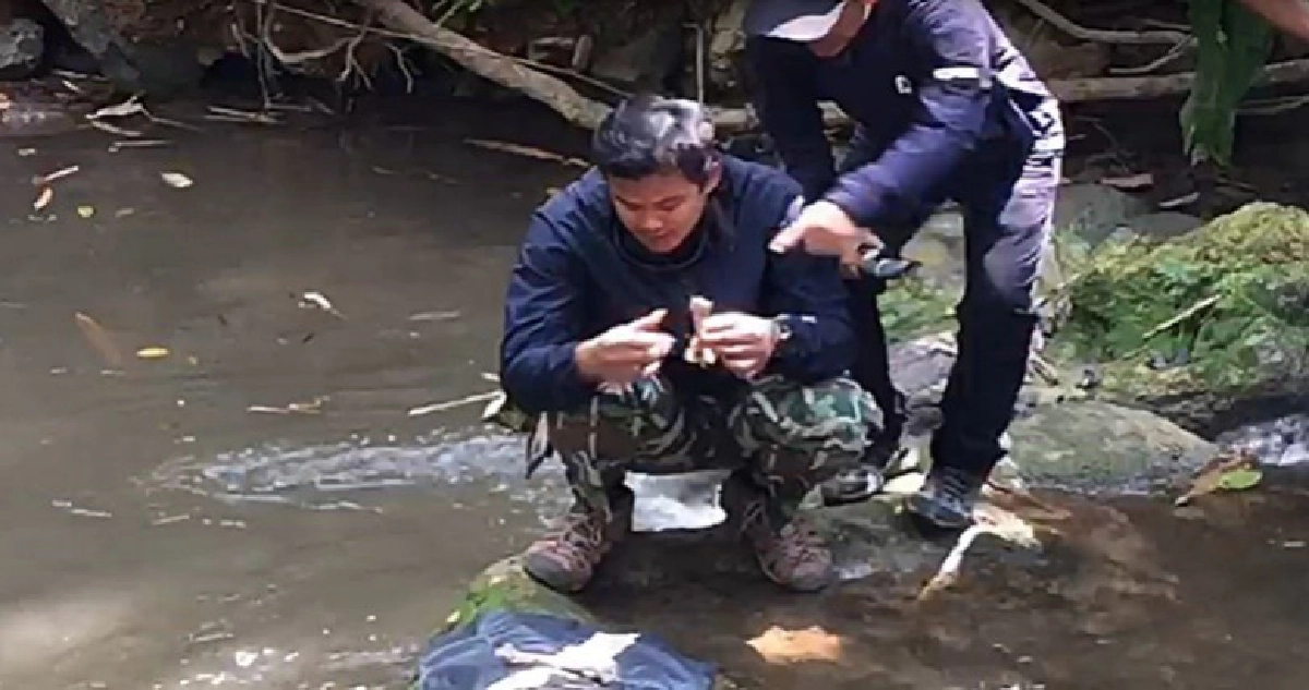 พบกระดูกขาขวา'เสือดำ'คาดต้มเปิบเนื้อก่อนโยนทิ้งน้ำ! พบกระดูกขาขวา'เสือดำ'คาดต้มเปิบเนื้อก่อนโยนทิ้งน้ำ!