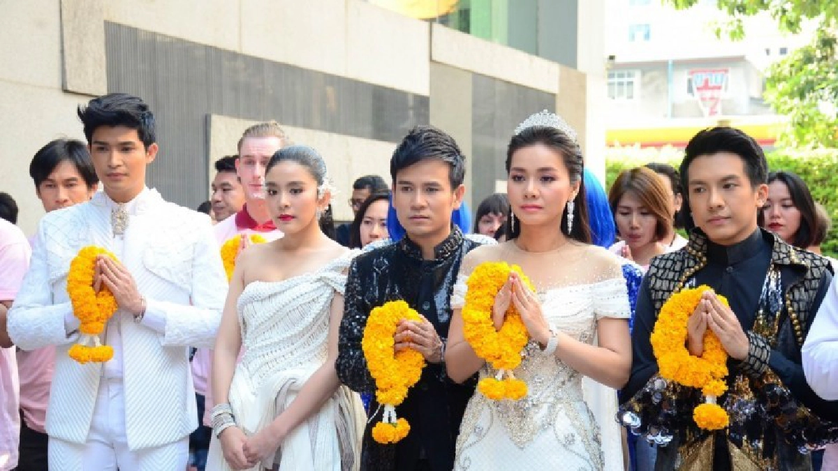 บวงสรวงละคร “ดาวจรัสฟ้า” ทัพนักแสดงล้นจอ!! บวงสรวงละคร “ดาวจรัสฟ้า” ทัพนักแสดงล้นจอ!!