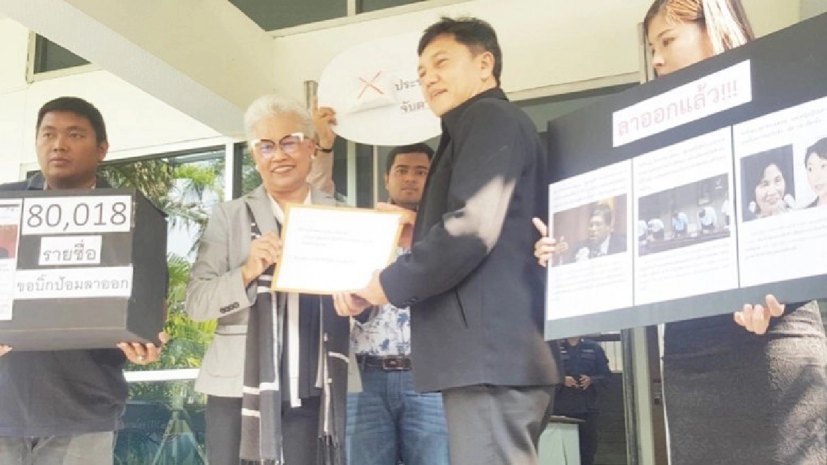 "ทิชา"ยื่น 8 หมื่นกว่ารายชื่อกดดันบิ๊กตู่บี้บิ๊กป้อมลาออก "ทิชา"ยื่น 8 หมื่นกว่ารายชื่อกดดันบิ๊กตู่บี้บิ๊กป้อมลาออก