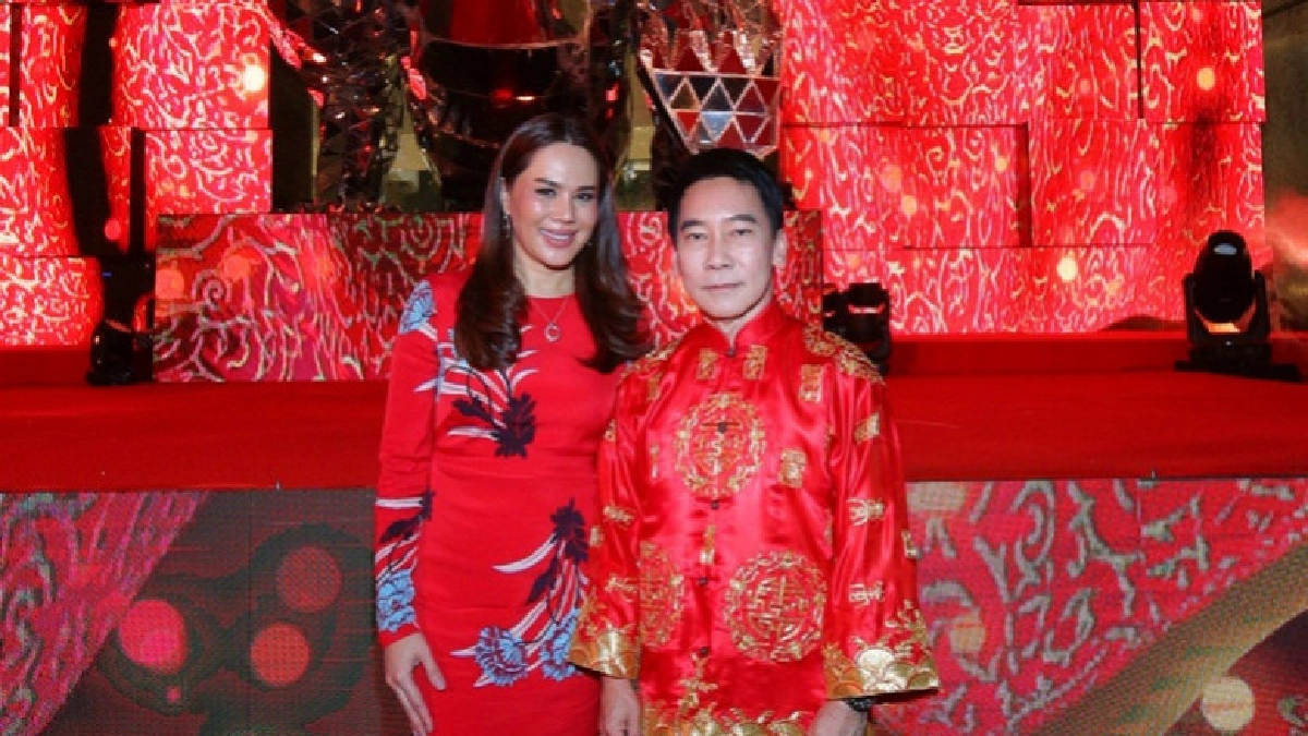 เบิกฤกษ์ปีจอขอโชว์เครื่องเพชร 999 กะรัต