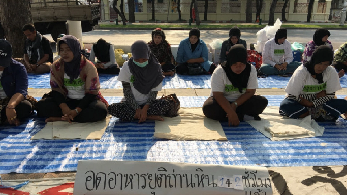 อยู่จนได้คำตอบ? ม็อบต้าน รง.ไฟฟ้าถ่านหินปักหลักยาว อยู่จนได้คำตอบ? ม็อบต้าน รง.ไฟฟ้าถ่านหินปักหลักยาว