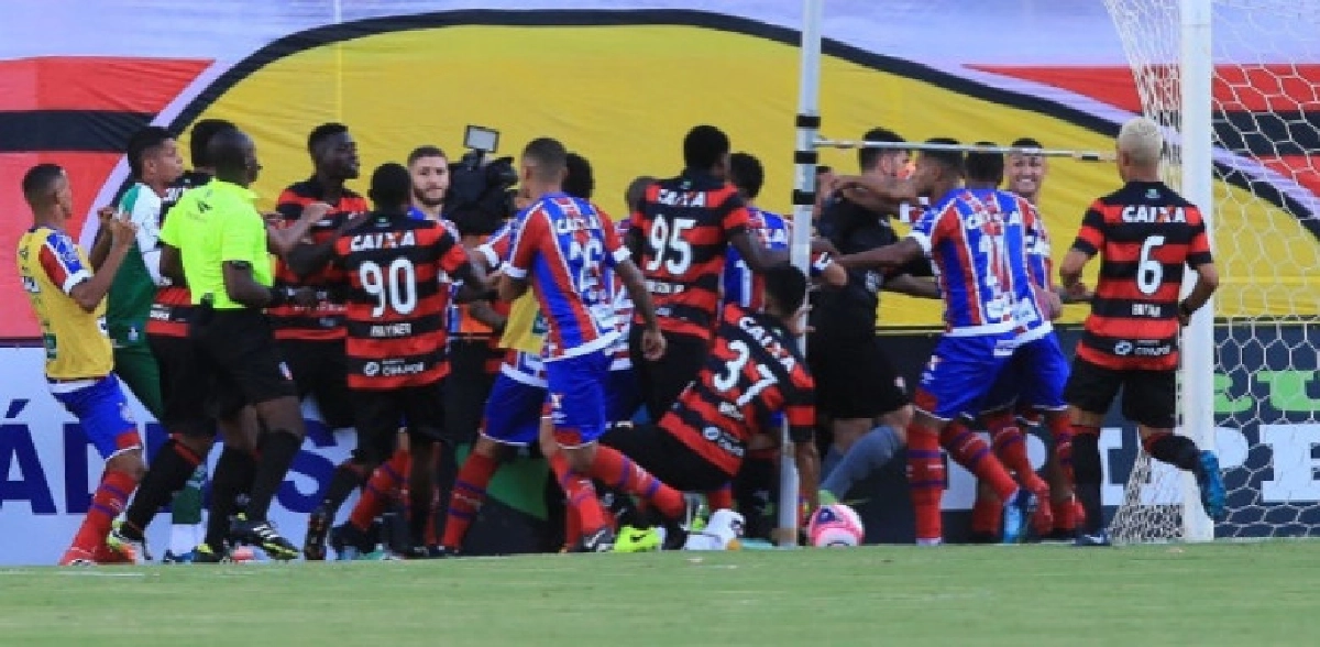 เกมลีกแซมบ้าซัดกันอุตลุดแดงว่อน10ใบปรับแพ้ 0-3(คลิป) เกมลีกแซมบ้าซัดกันอุตลุดแดงว่อน10ใบปรับแพ้ 0-3(คลิป)