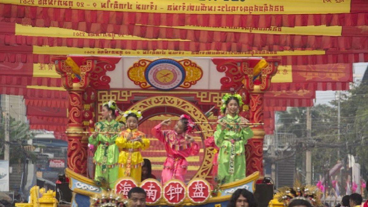 งานประเพณีแห่เจ้าพ่อ-เจ้าแม่ปากน้ำโพ (ภาพชุด) งานประเพณีแห่เจ้าพ่อ-เจ้าแม่ปากน้ำโพ (ภาพชุด)