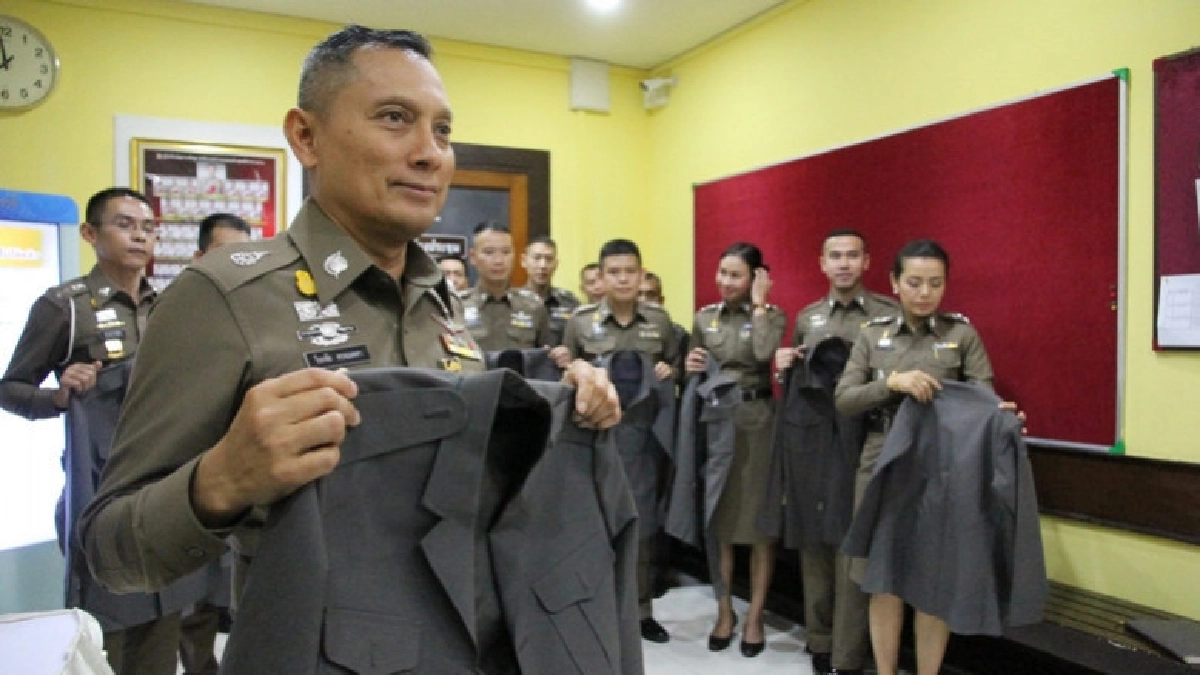 ชวนตร.ทั่วประเทศร่วมบริจาคเครื่องแบบเก่า ชวนตร.ทั่วประเทศร่วมบริจาคเครื่องแบบเก่า