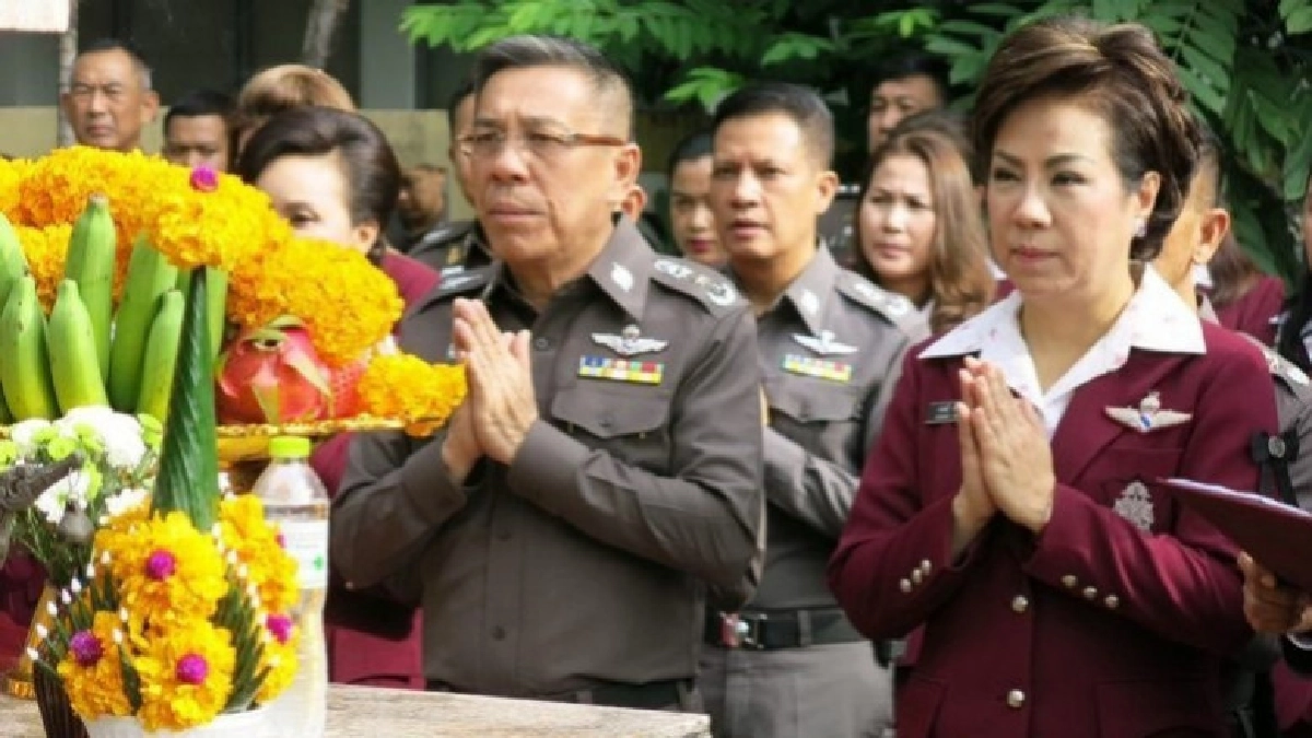 "ดาบตำรวจปืนโหด" ยิงผจก.บ.เดินรถ นายท่าให้ออกราชการแล้ว !! "ดาบตำรวจปืนโหด" ยิงผจก.บ.เดินรถ นายท่าให้ออกราชการแล้ว !!