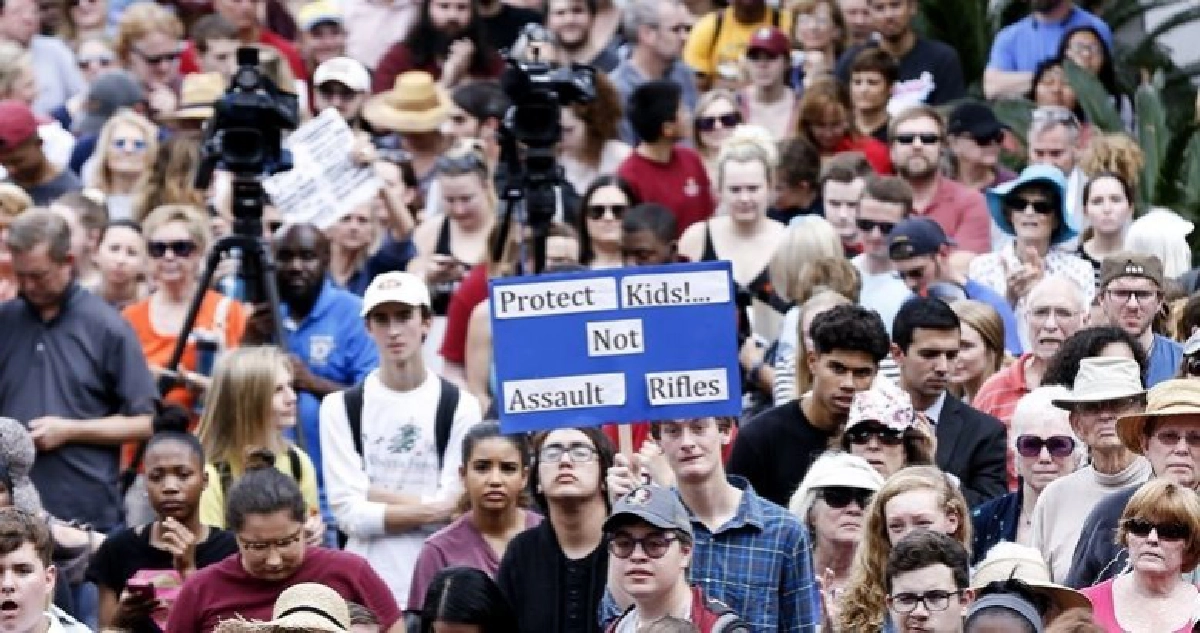 สื่อขวากุทฤษฎีคบคิดโจมตีนร.จี้คุมปืน