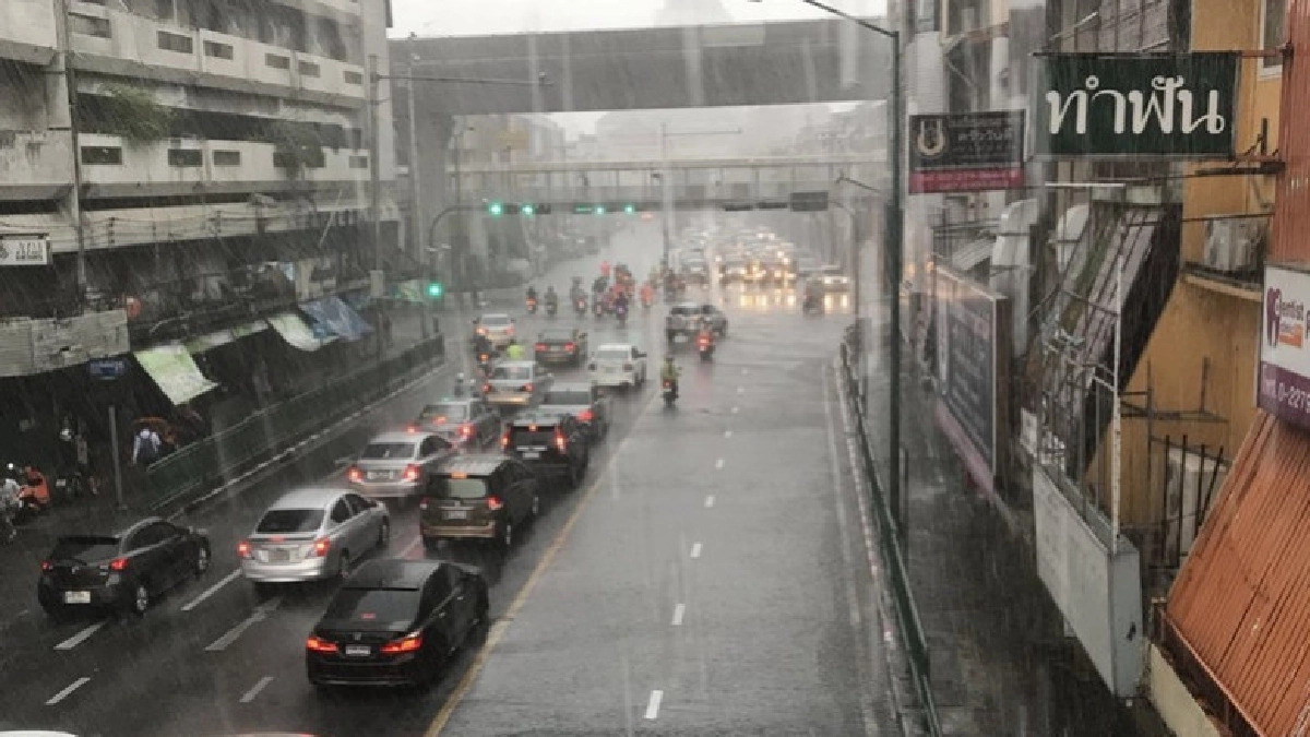 ฝนถล่มกรุงเช้านี้ !! น้ำรอระบาย-รถหนึบ ฝนถล่มกรุงเช้านี้ !! น้ำรอระบาย-รถหนึบ