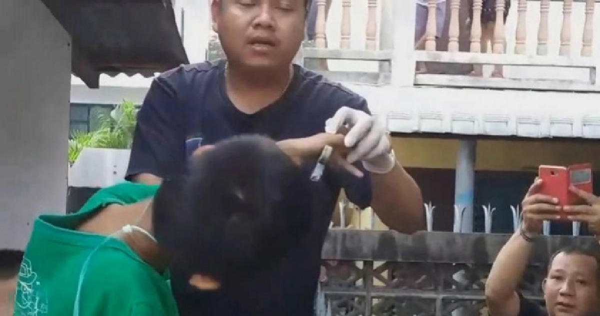 7 ขวบปีนรั้วบ้านถูกเหล็กเสียบทะลุฝ่ามือ