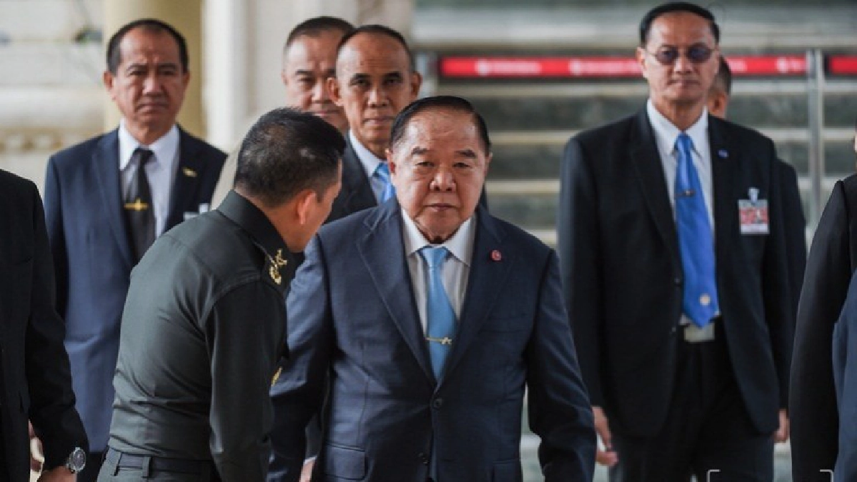 "บิ๊กป้อม" ระบุยังไม่ปลดล็อคพรรคการเมือง รอประชุมคสช.