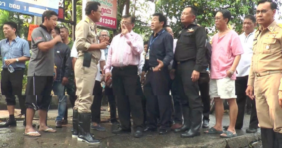ผู้ว่านนท์ตรวจสอบแก้ปัญหาน้ำท่วมขังย่านประชานิเวศน์