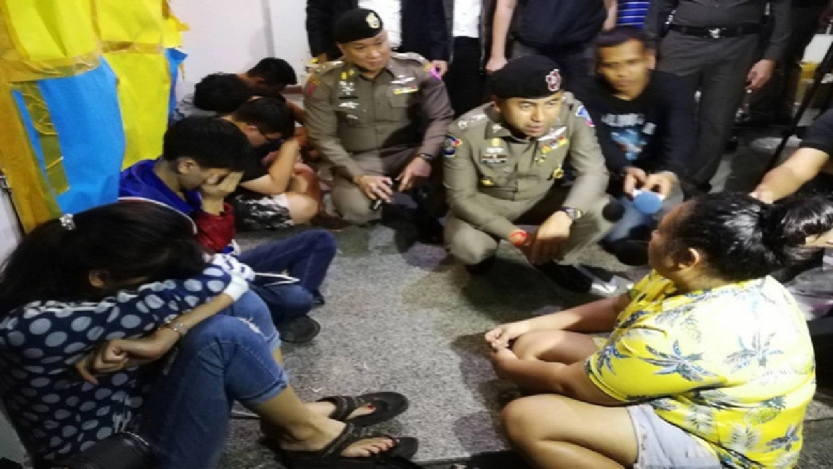 จับคลังเครื่องสำอางเถื่อน-สินค้าหนีภาษีย่านมีนบุรี