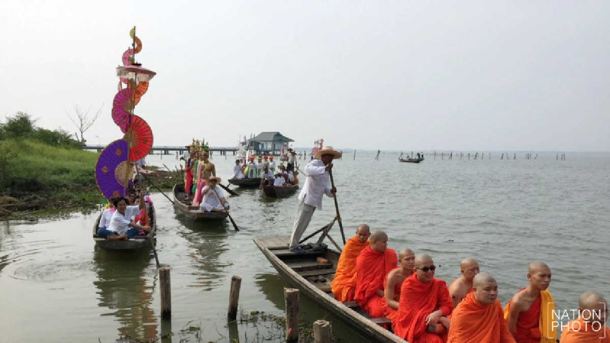 สืบสานประเพณีตานข้าวทิพย์ทางเรือ ในวันมาฆบูชา