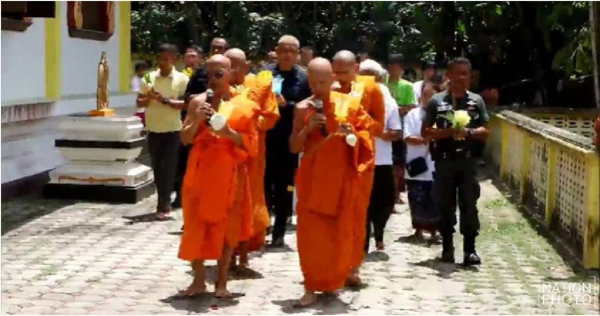 พุทธศาสนิกชน จ.นราธิวาส ร่วมเวียนเทียนกลางวัน พุทธศาสนิกชน จ.นราธิวาส ร่วมเวียนเทียนกลางวัน