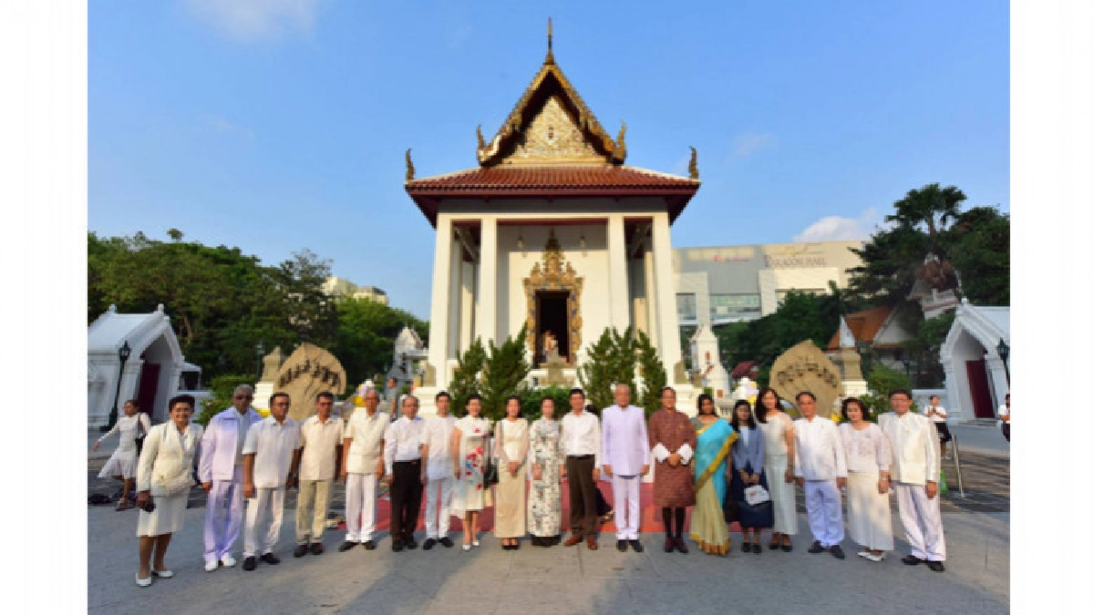 คณะทูตานุทูต 8 ประเทศที่นับถือพระพุทธศาสนา ร่วมพิธีเจริญพระพ