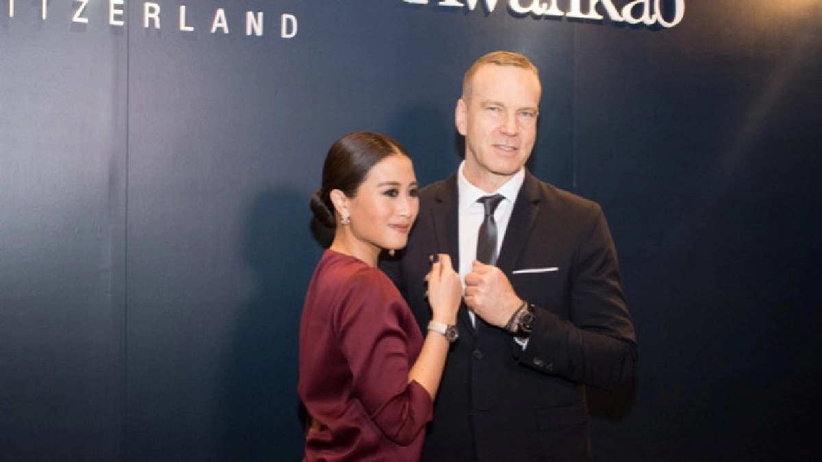 ชุดสวยคู่ควรเรือนเวลาเรียบหรู