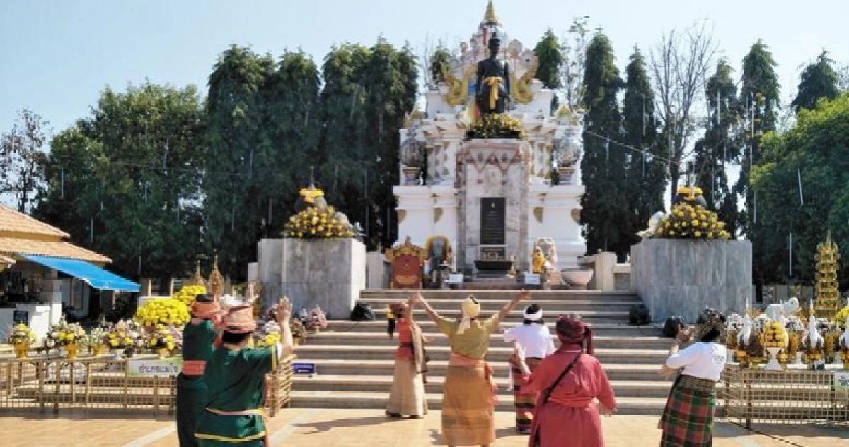 ชุมนุมผีทั่วภาคเหนือ ‘ฟ้อนผีมดผีเม็ง’ บวงสรวงพญางำเมือง ชุมนุมผีทั่วภาคเหนือ ‘ฟ้อนผีมดผีเม็ง’ บวงสรวงพญางำเมือง