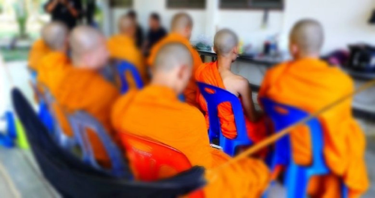 ชุด ฉก.ผู้ว่าฯชุมพร บุกจับพระ-เณร เสพยาบ้า 9 รูป ในวัด ชุด ฉก.ผู้ว่าฯชุมพร บุกจับพระ-เณร เสพยาบ้า 9 รูป ในวัด