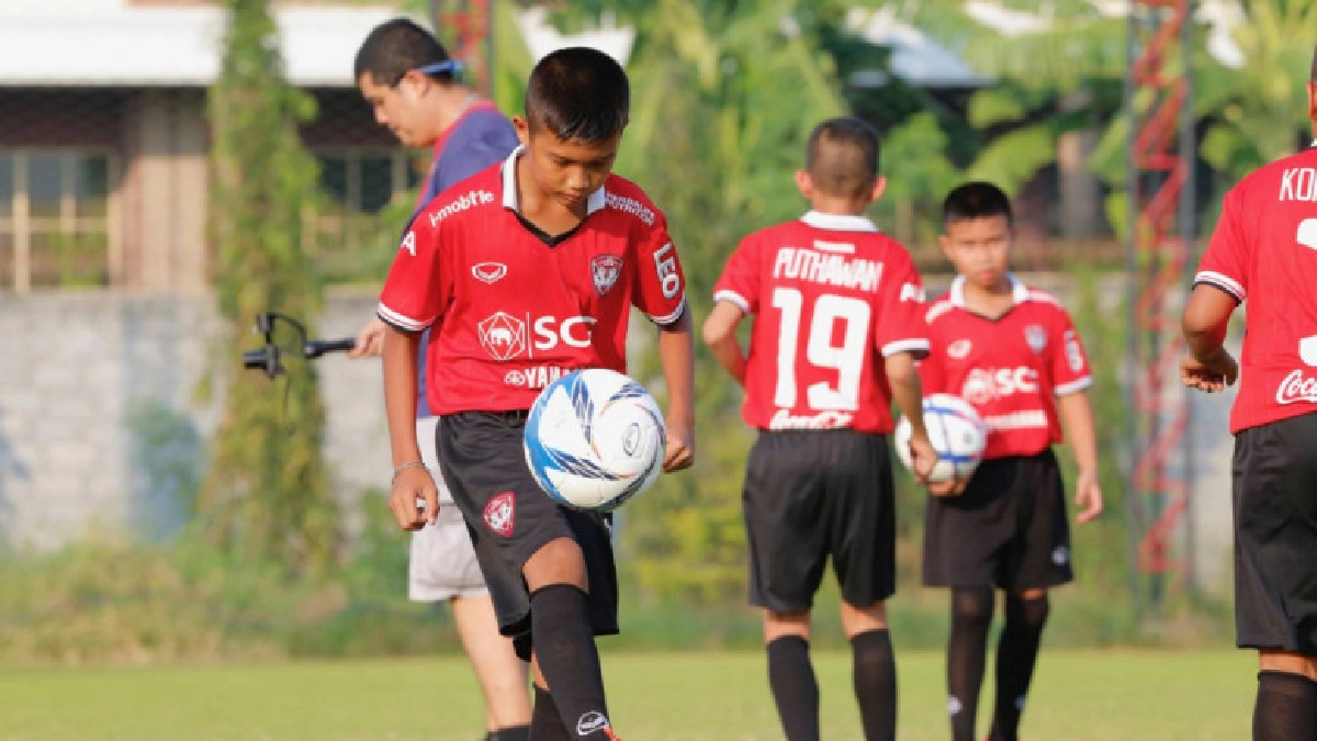 กิเลนเปิดตัว “MTUTD Soccer School” 