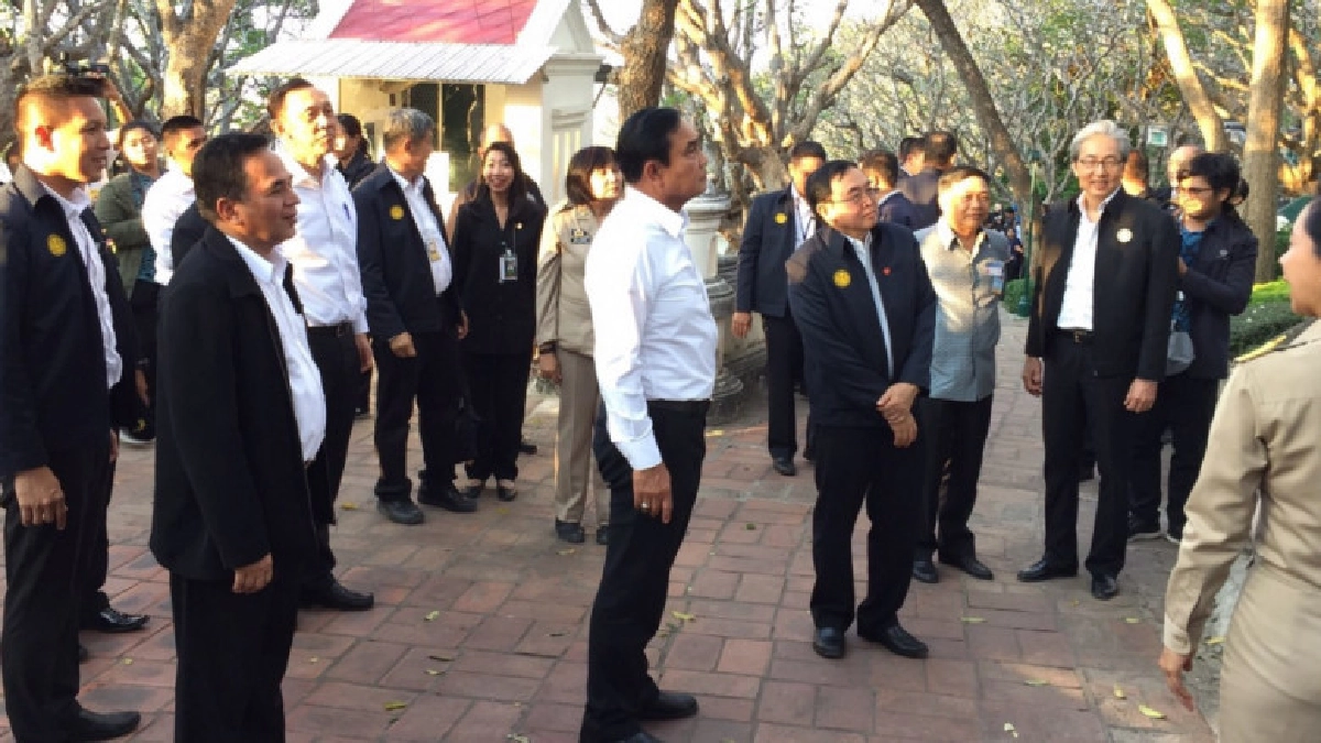 "เมืองเพชร" คึก "อดีตส.ส."ผู้นำท้องถิ่น เข้าพบ "บิ๊กตู่" "เมืองเพชร" คึก "อดีตส.ส."ผู้นำท้องถิ่น เข้าพบ "บิ๊กตู่"