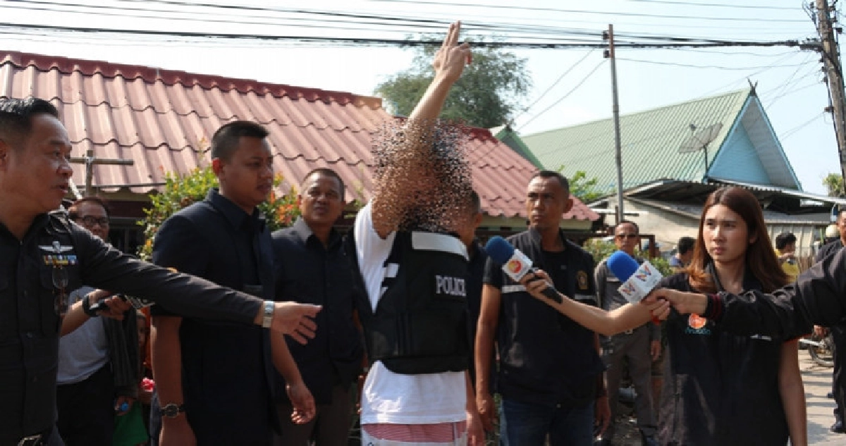 นำตัวผู้ต้องหายิงลุง 54 ปี ทำแผนประกอบคำรับสารภาพ นำตัวผู้ต้องหายิงลุง 54 ปี ทำแผนประกอบคำรับสารภาพ