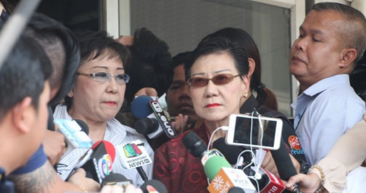 ป้าทุบรถใจดีเปิดช่องคู่กรณีเลือกเจรจา-โดนปรับติดคุก ป้าทุบรถใจดีเปิดช่องคู่กรณีเลือกเจรจา-โดนปรับติดคุก