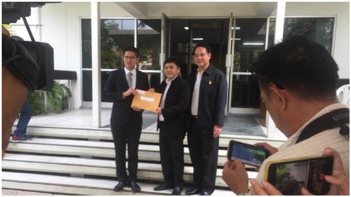 ร้อง“บิ๊กตู่”เพิ่มงบหนังสือเรียนฟรี 4,000 ลบ.หวั่นกระทบนร.