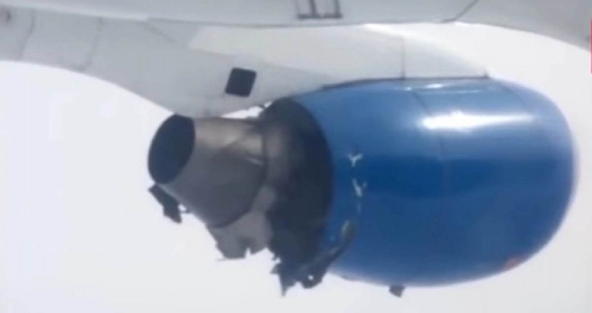 ลงจอดฉุกเฉิน!!เครื่องยนต์สายการบินรัสเซียระเบิด