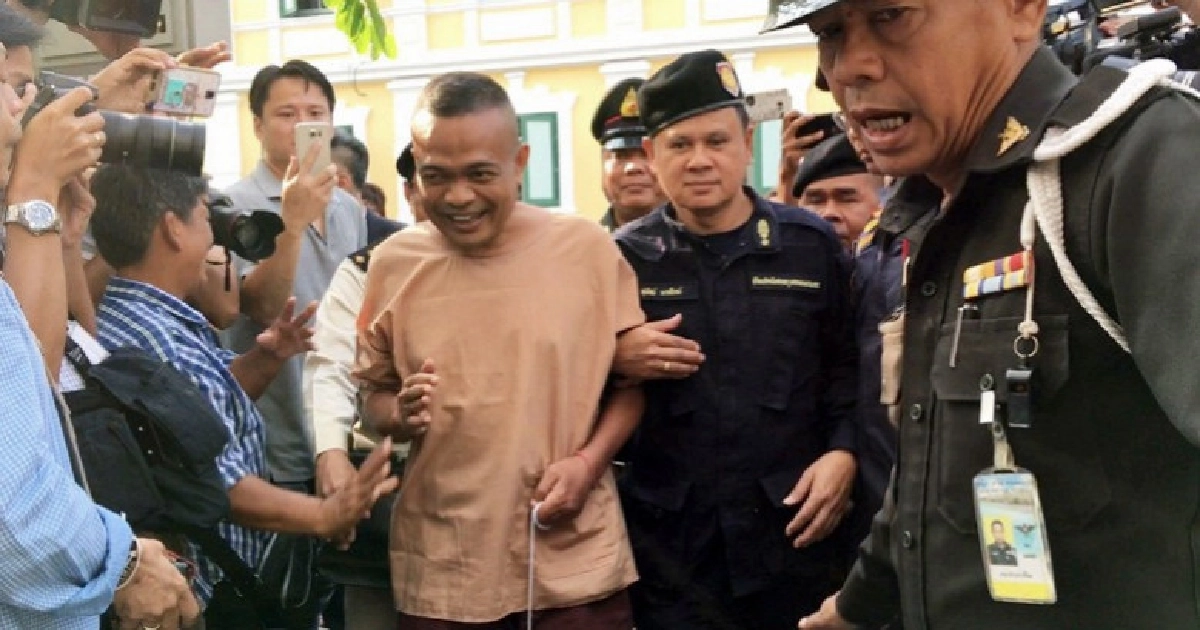 "แกนนำนปช." ขึ้นศาลทหารคดีเปิดศูนย์ปราบโกงประชามติ