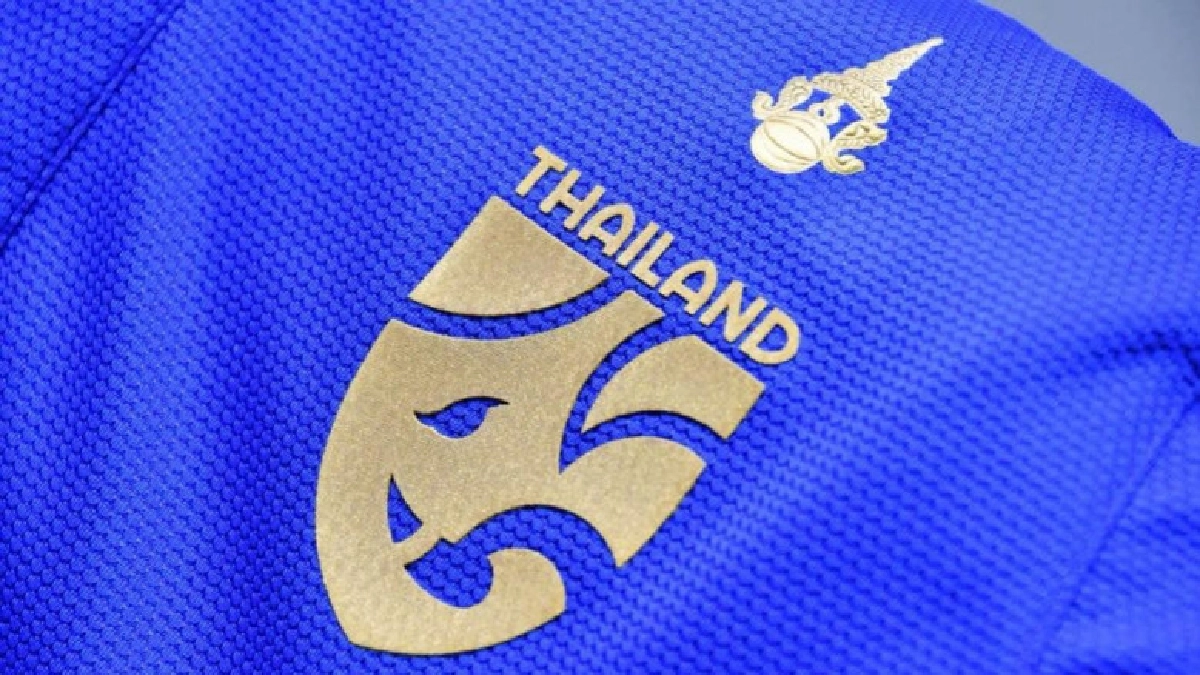 แฟนบอลลุ้นระทึก “ช้างศึก” ชุดใหม่ แฟนบอลลุ้นระทึก “ช้างศึก” ชุดใหม่