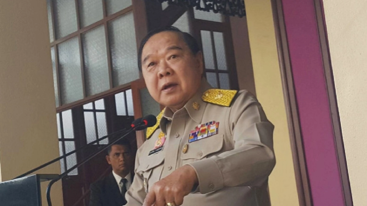 "บิ๊กป้อม" เมิน "ตระกูล" ติง ศรีวราห์ ชี้แค่คนนอก "บิ๊กป้อม" เมิน "ตระกูล" ติง ศรีวราห์ ชี้แค่คนนอก