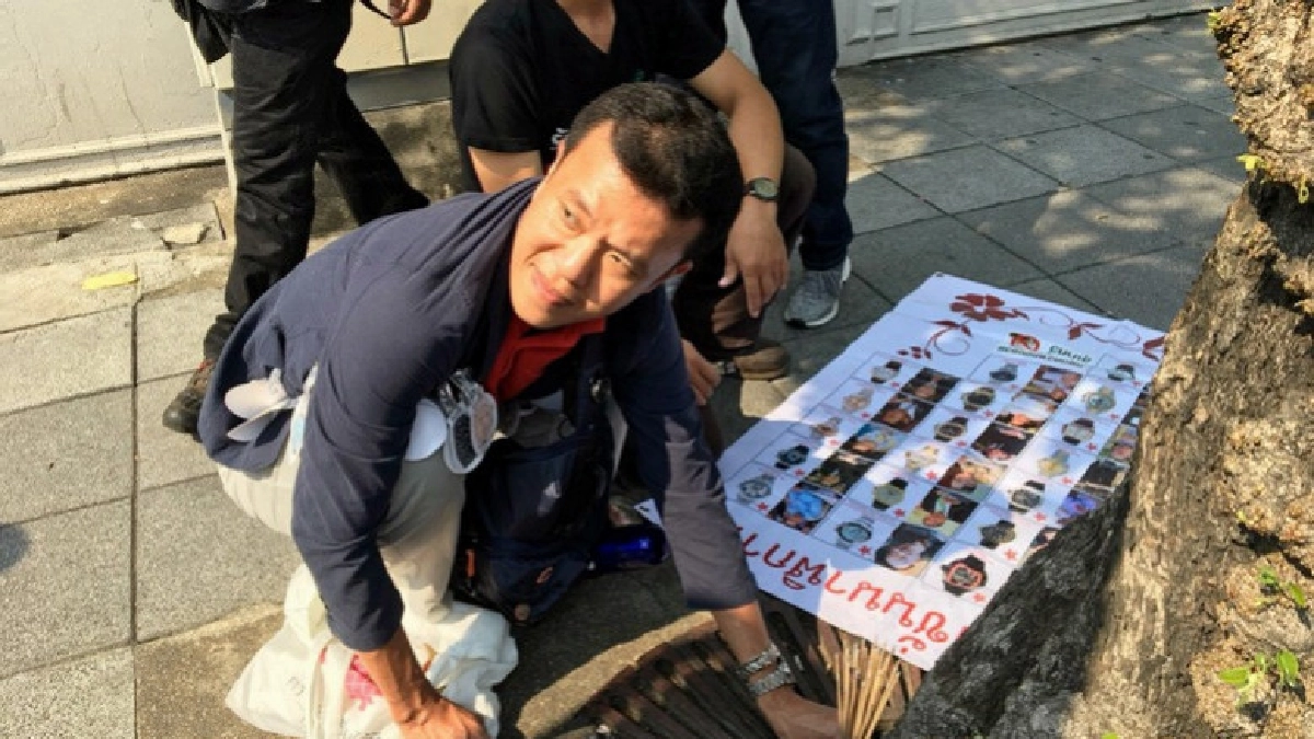 “เอกชัย” ไม่เลิก ปักธูป 36 ดอก หน้าทำเนียบฯไล่สิ่งไม่ดี