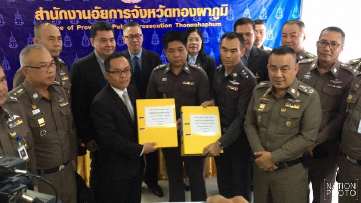 ‘ศรีวราห์’ หอบสำนวนคดี ‘เปรมชัย’ ส่งอัยการทองผาภูมิ ‘ศรีวราห์’ หอบสำนวนคดี ‘เปรมชัย’ ส่งอัยการทองผาภูมิ