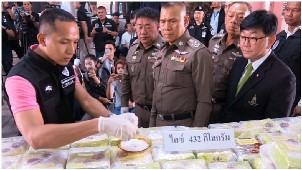 "เฉลิมเกียรติ"แถลงจับขบวนการค้ายามูลค่า 859 ล้านบาท "เฉลิมเกียรติ"แถลงจับขบวนการค้ายามูลค่า 859 ล้านบาท