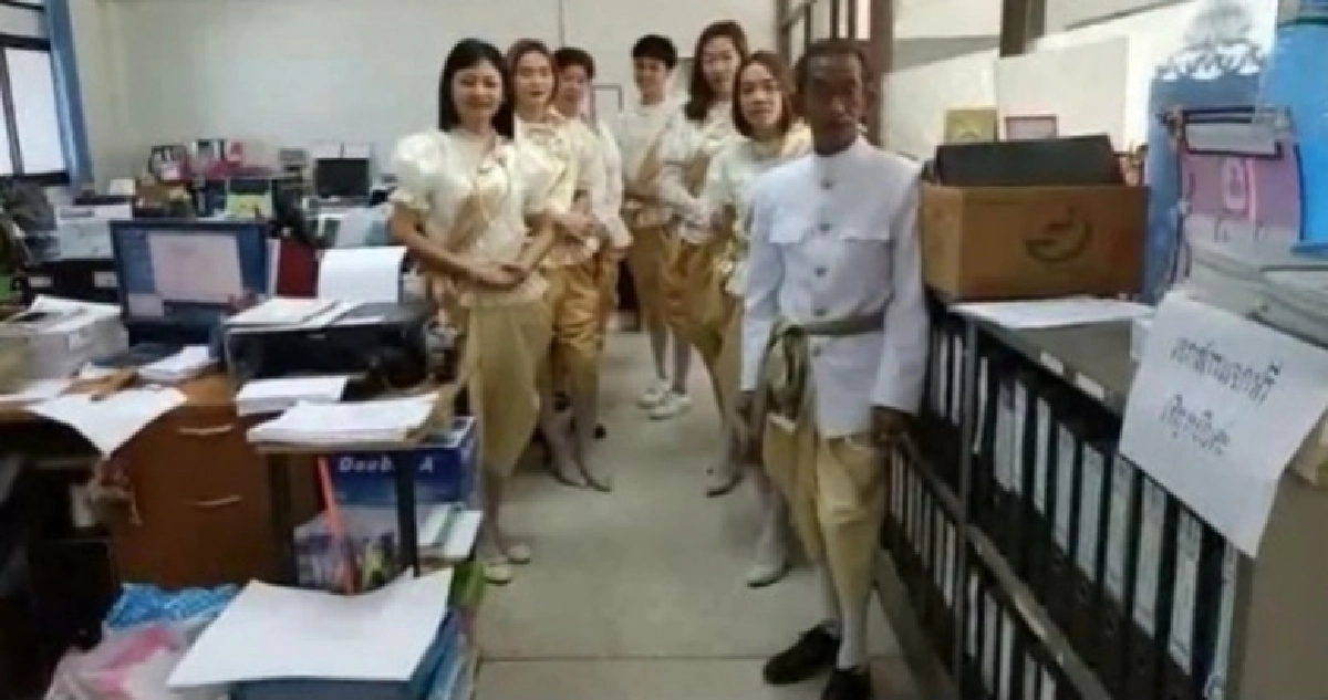 ทุกวันศุกร์ข้าราชการแต่งกายย้อนยุคสมัยรัชกาลที่ 5